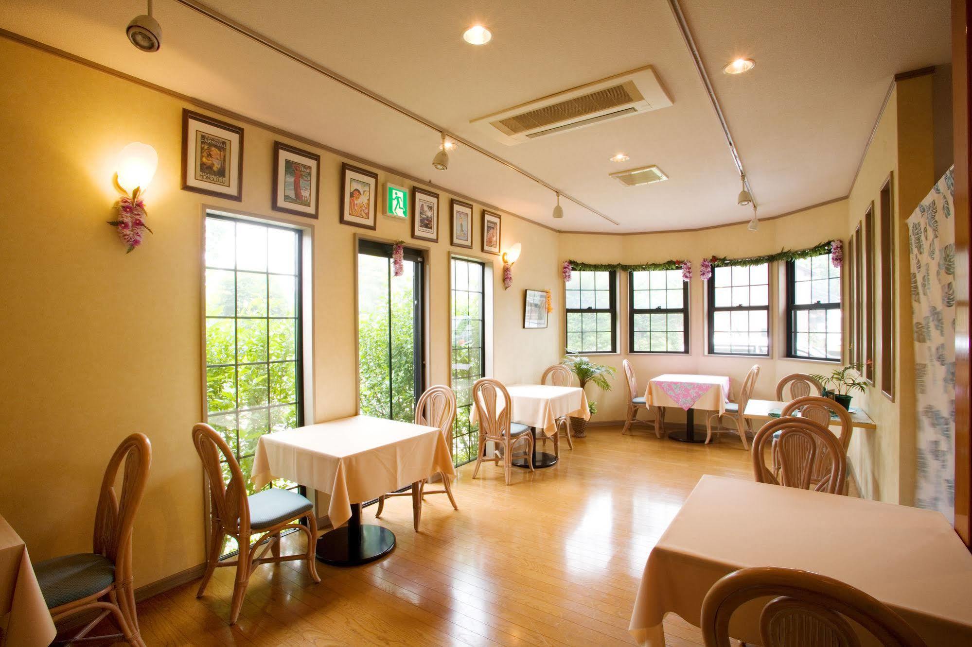 ペンションカパルア軽井沢 Hotel Karuizava Kültér fotó